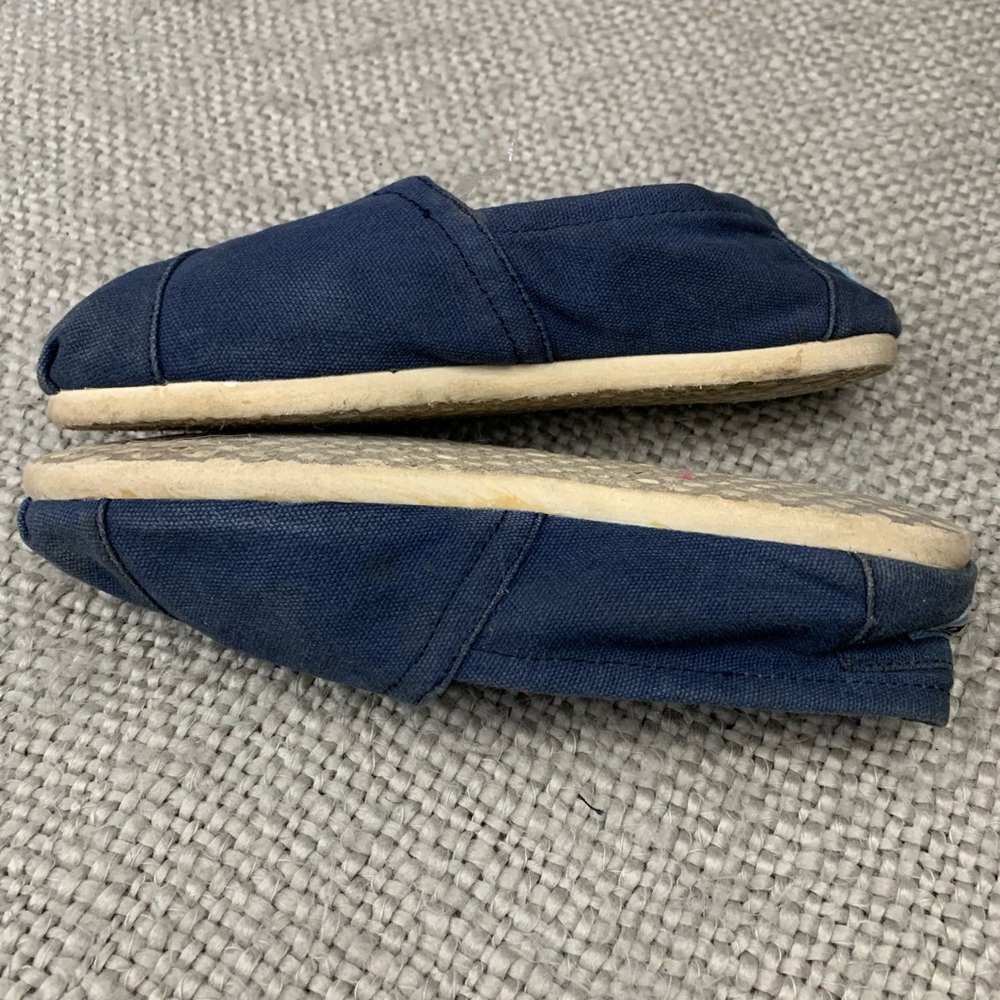 Toms - Picture 2 of 8